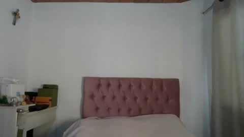 Snapshot of alia054 chatting on 02/18/25, 12:39 Alia online show from 02/18/25, 12:39