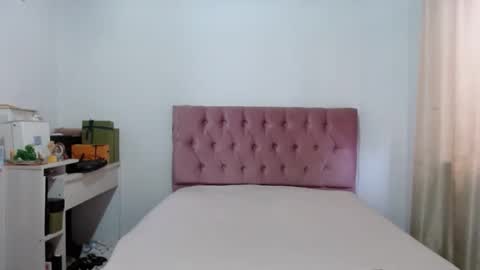 Snapshot of alia054 chatting on 09/11/25, 12:05 Alia online show from 09/11/25, 12:05