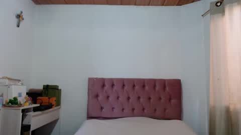 Snapshot of alia054 chatting on 09/13/25, 12:05 Alia online show from 09/13/25, 12:05