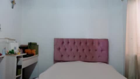 Snapshot of alia054 chatting on 09/17/25, 12:07 Alia online show from 09/17/25, 12:07