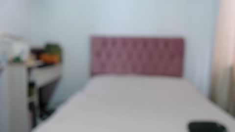 Snapshot of alia054 chatting on 09/18/25, 12:07 Alia online show from 09/18/25, 12:07