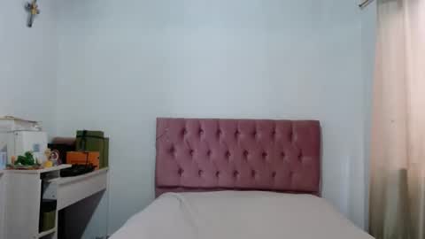 Snapshot of alia054 chatting on 09/19/25, 12:28 Alia online show from 09/19/25, 12:28