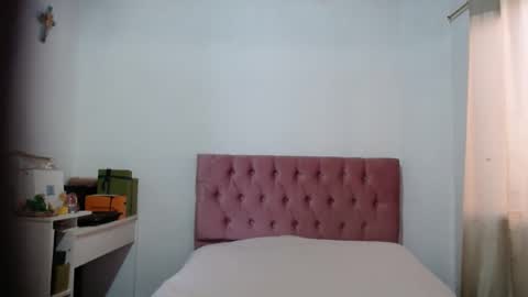 Snapshot of alia054 chatting on 09/22/25, 12:18 Alia online show from 09/22/25, 12:18