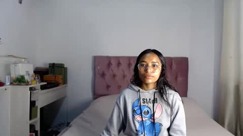 Snapshot of alia054 chatting on 09/23/25, 01:47 Alia online show from 09/23/25, 01:47