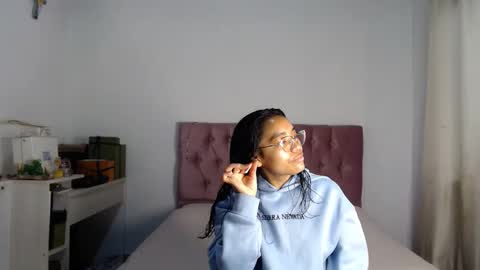 Snapshot of alia054 chatting on 09/27/25, 01:38 Alia online show from 09/27/25, 01:38