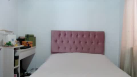 Snapshot of alia054 chatting on 09/29/25, 12:21 Alia online show from 09/29/25, 12:21