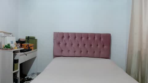 Snapshot of alia054 chatting on 09/30/25, 12:32 Alia online show from 09/30/25, 12:32