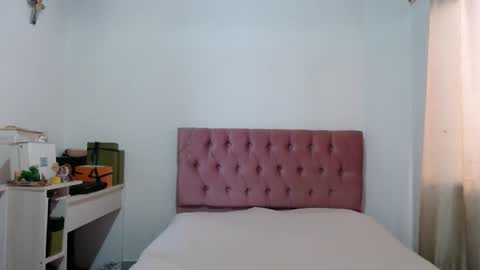 Snapshot of alia054 chatting on 10/01/25, 12:00 Alia online show from 10/01/25, 12:00