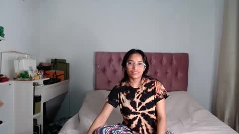 Snapshot of alia054 chatting on 10/04/25, 12:19 Alia online show from 10/04/25, 12:19