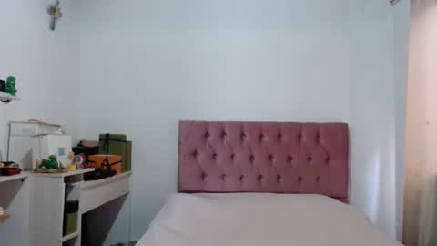 Snapshot of alia054 chatting on 10/07/25, 12:35 Alia online show from 10/07/25, 12:35