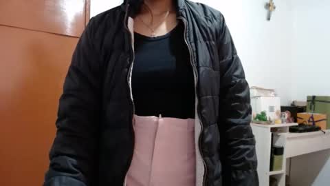 Snapshot of alia054 chatting on 10/11/25, 01:09 Alia online show from 10/11/25, 01:09