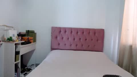 Snapshot of alia054 chatting on 10/13/25, 01:00 Alia online show from 10/13/25, 01:00