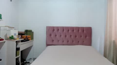 Snapshot of alia054 chatting on 10/17/25, 12:19 Alia online show from 10/17/25, 12:19