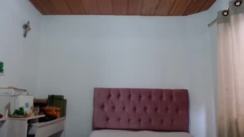 Snapshot of alia054 chatting on 10/25/25, 12:02 Alia online show from 10/25/25, 12:02