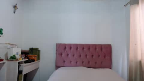 Snapshot of alia054 chatting on 10/27/25, 12:31 Alia online show from 10/27/25, 12:31