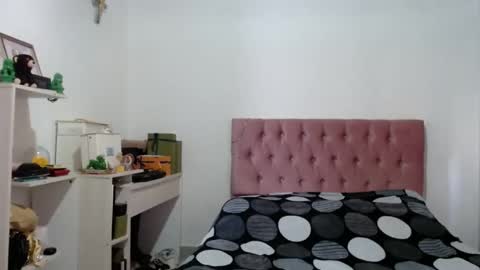 Snapshot of alia054 chatting on 10/30/25, 12:28 Alia online show from 10/30/25, 12:28