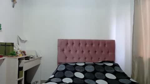 Snapshot of alia054 chatting on 10/31/25, 11:44 Alia online show from 10/31/25, 11:44