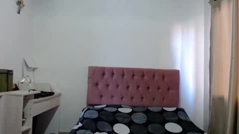 Snapshot of alia054 chatting on 11/01/25, 11:45 Alia online show from 11/01/25, 11:45