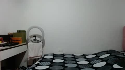 Snapshot of alia054 chatting on 11/12/25, 12:16 Alia online show from 11/12/25, 12:16