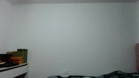 Snapshot of alia054 chatting on 11/14/25, 12:04 Alia online show from 11/14/25, 12:04