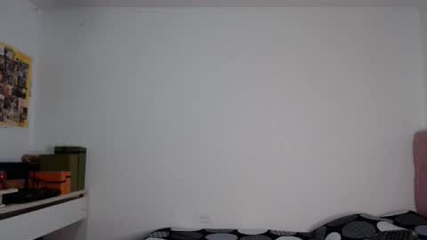 Snapshot of alia054 chatting on 11/17/25, 12:55 Alia online show from 11/17/25, 12:55