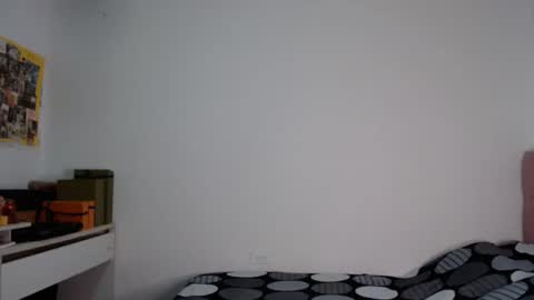 Snapshot of alia054 chatting on 11/20/25, 12:49 Alia online show from 11/20/25, 12:49