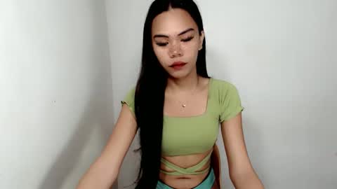 Snapshot of aliahadams chatting on 10/23/25, 10:41 ALIAH online show from 10/23/25, 10:41