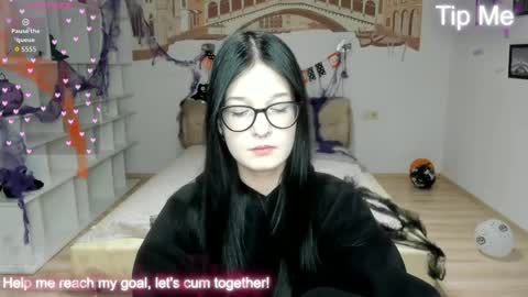 Alica online show from 10/31/25, 07:31