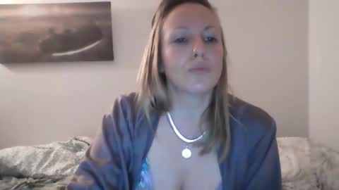 Snapshot of alice8363 chatting on 12/13/24, 05:00 Alice online show from 12/13/24, 05:00