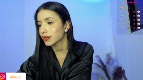 Snapshot of alice_fox___ chatting on 01/16/25, 01:04 Manuela online show from 01/16/25, 01:04