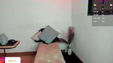 Snapshot of alice_fox___ chatting on 02/01/25, 11:21 Manuela online show from 02/01/25, 11:21