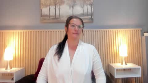 Snapshot of alice_h4rt chatting on 10/23/25, 01:43 Alice online show from 10/23/25, 01:43