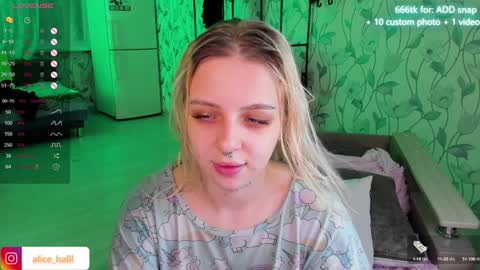 alice_halle online show from 01/04/25, 06:09