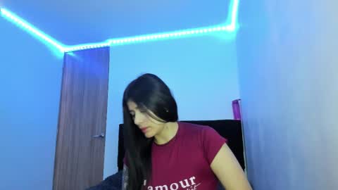 Snapshot of alice_martinez_ chatting on 03/11/25, 01:34 alice and amber online show from 03/11/25, 01:34