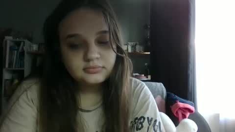 Snapshot of alice_shy14 chatting on 10/22/25, 05:41 Cristal online show from 10/22/25, 05:41