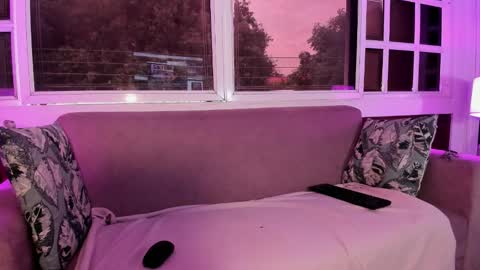 alice_simpson1 online show from 09/28/25, 11:48