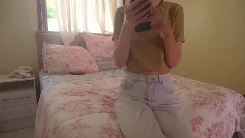 Alice DeLUCA online show from 10/31/25, 03:35