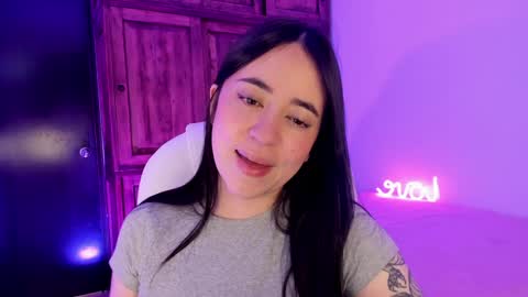 Snapshot of alicee_2 chatting on 12/19/24, 08:13 Aliceee .. 97YP9VWGZHrefnav wishlist lists 1 online show from 12/19/24, 08:13