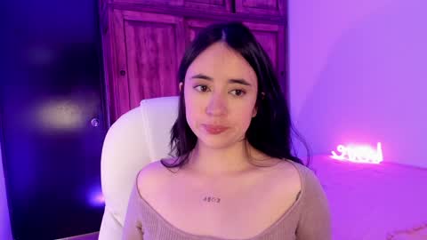 Snapshot of alicee_2 chatting on 01/14/25, 08:37 Aliceee .. 97YP9VWGZHrefnav wishlist lists 1 online show from 01/14/25, 08:37