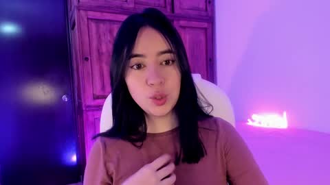 Snapshot of alicee_2 chatting on 02/15/25, 11:06 Aliceee .. 97YP9VWGZHrefnav wishlist lists 1 online show from 02/15/25, 11:06