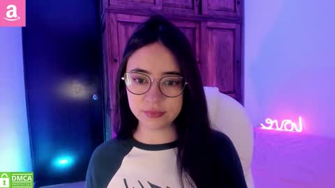 Snapshot of alicee_2 chatting on 10/15/25, 12:05 Aliceee .. 97YP9VWGZHrefnav wishlist lists 1 online show from 10/15/25, 12:05