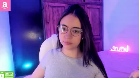 Snapshot of alicee_2 chatting on 10/16/25, 09:54 Aliceee .. 97YP9VWGZHrefnav wishlist lists 1 online show from 10/16/25, 09:54