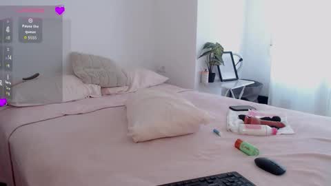 Snapshot of alicee_wonders chatting on 09/11/25, 09:31 Alice online show from 09/11/25, 09:31