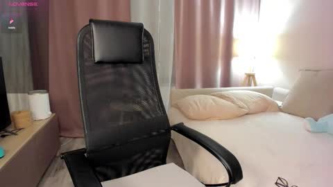 Snapshot of aliceevan chatting on 11/13/25, 02:16 Daniella online show from 11/13/25, 02:16