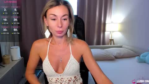 Snapshot of aliceevan chatting on 11/15/25, 05:16 Daniella online show from 11/15/25, 05:16