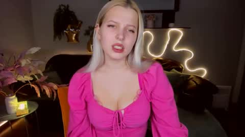 Snapshot of alicefreman chatting on 02/17/25, 10:07 Alice online show from 02/17/25, 10:07