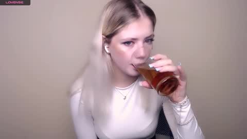 Snapshot of alicemeow_ chatting on 09/12/25, 06:24 Alice online show from 09/12/25, 06:24