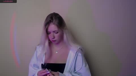 Snapshot of alicemeow_ chatting on 09/23/25, 12:30 Alice online show from 09/23/25, 12:30