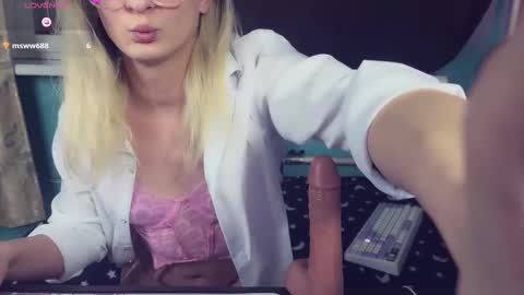 Snapshot of alicepinkhead chatting on 02/19/25, 03:49 AlicePinkhead online show from 02/19/25, 03:49