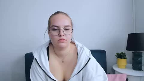 Snapshot of alicesensitive chatting on 10/25/25, 08:55 alicesensitive online show from 10/25/25, 08:55